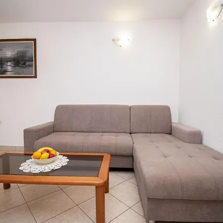 Lada, 50 M Vom Entfernt Appartement Pjescana Uvala
