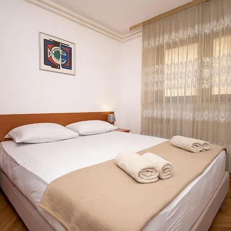 Lada, 50 M Vom Entfernt Pjescana Uvala